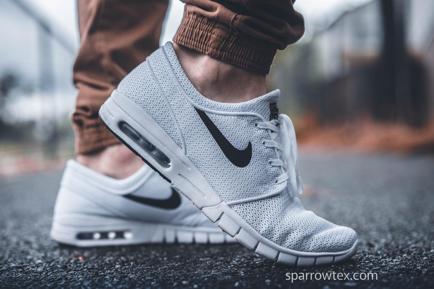 Canvas Low-Top Sneaker image 3